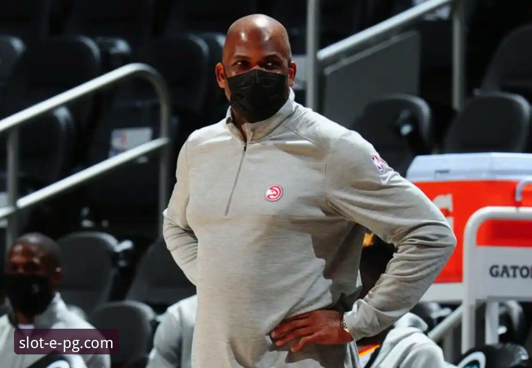 NBA交易市场最新动态：CJ麦科勒姆1年2100万续约老鹰，球迷热议背后策略